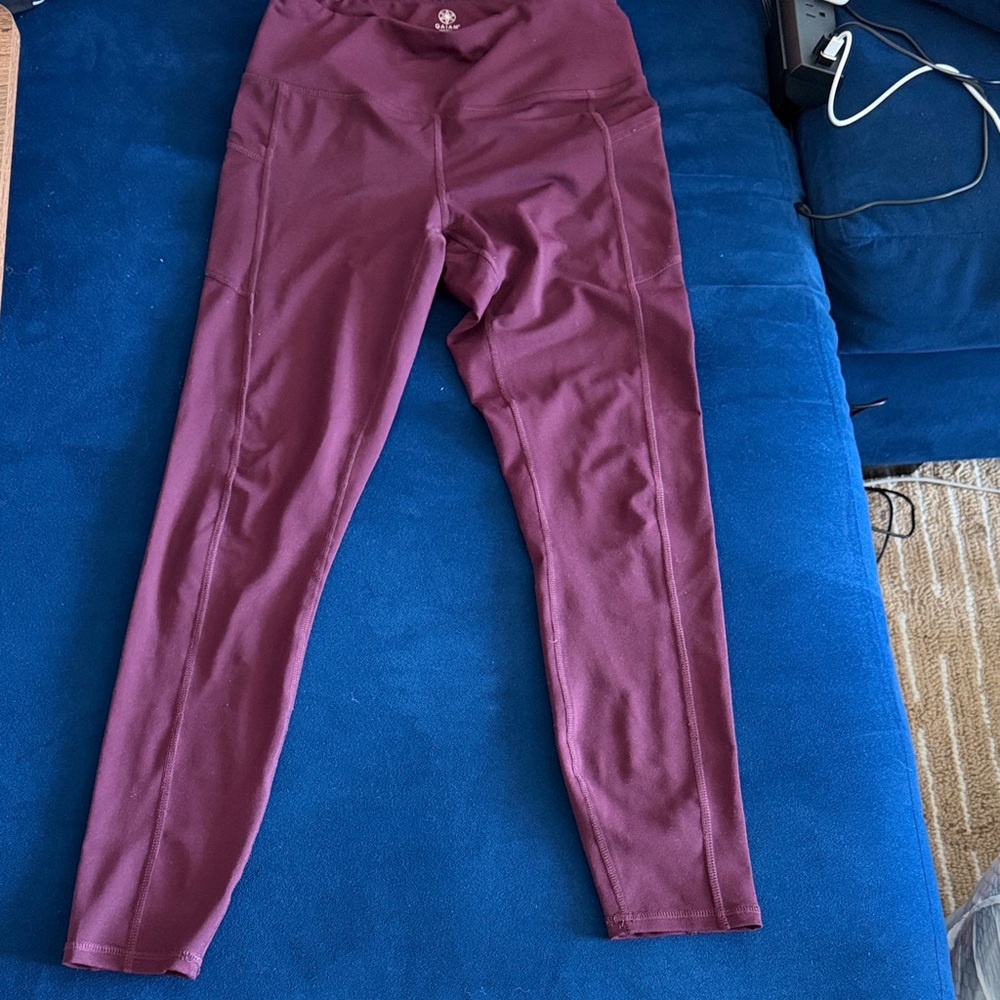 GAIAM High-Waist Leggings in Burgundy/Mauve